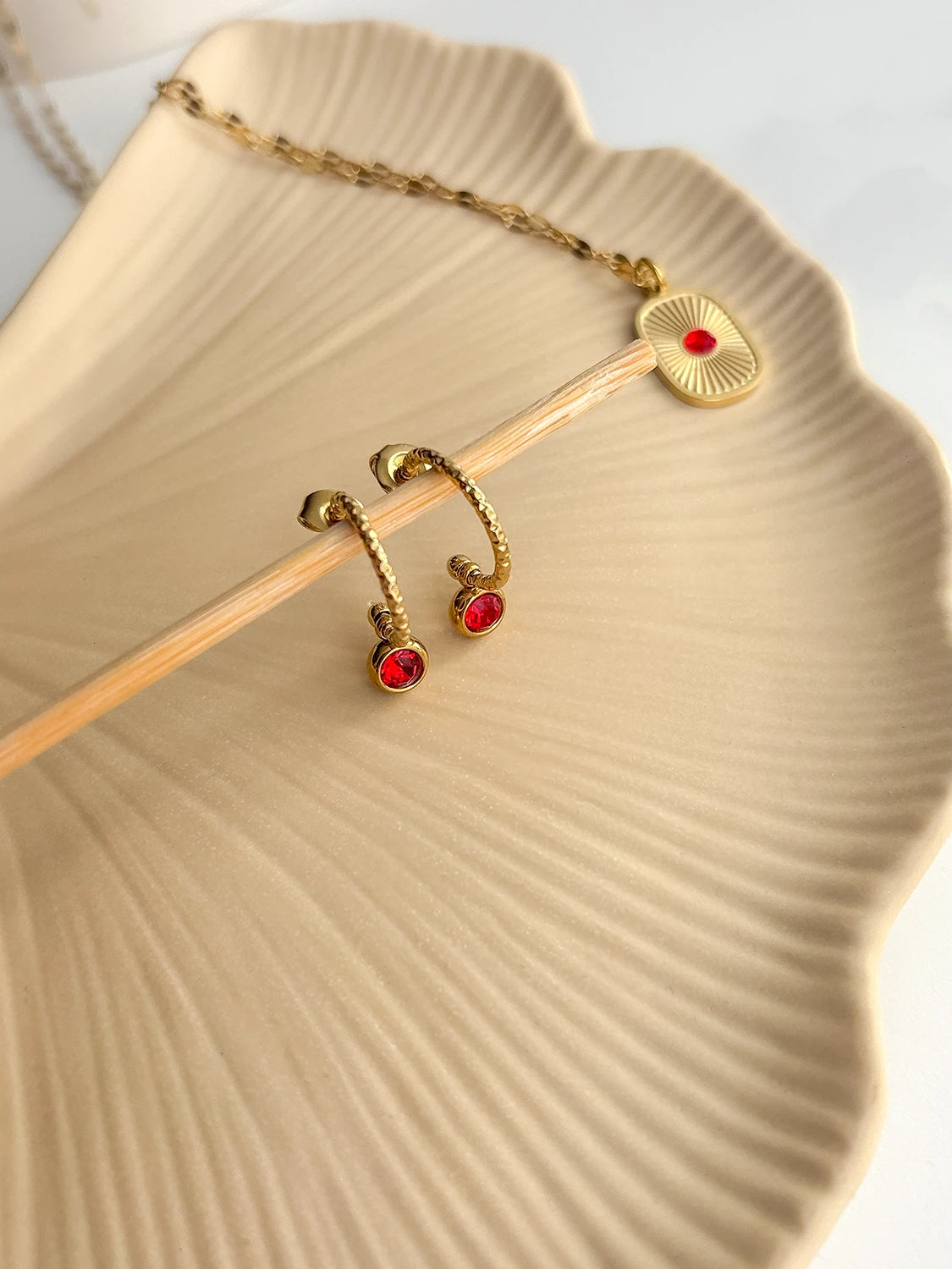 Clous d'oreilles Krysta