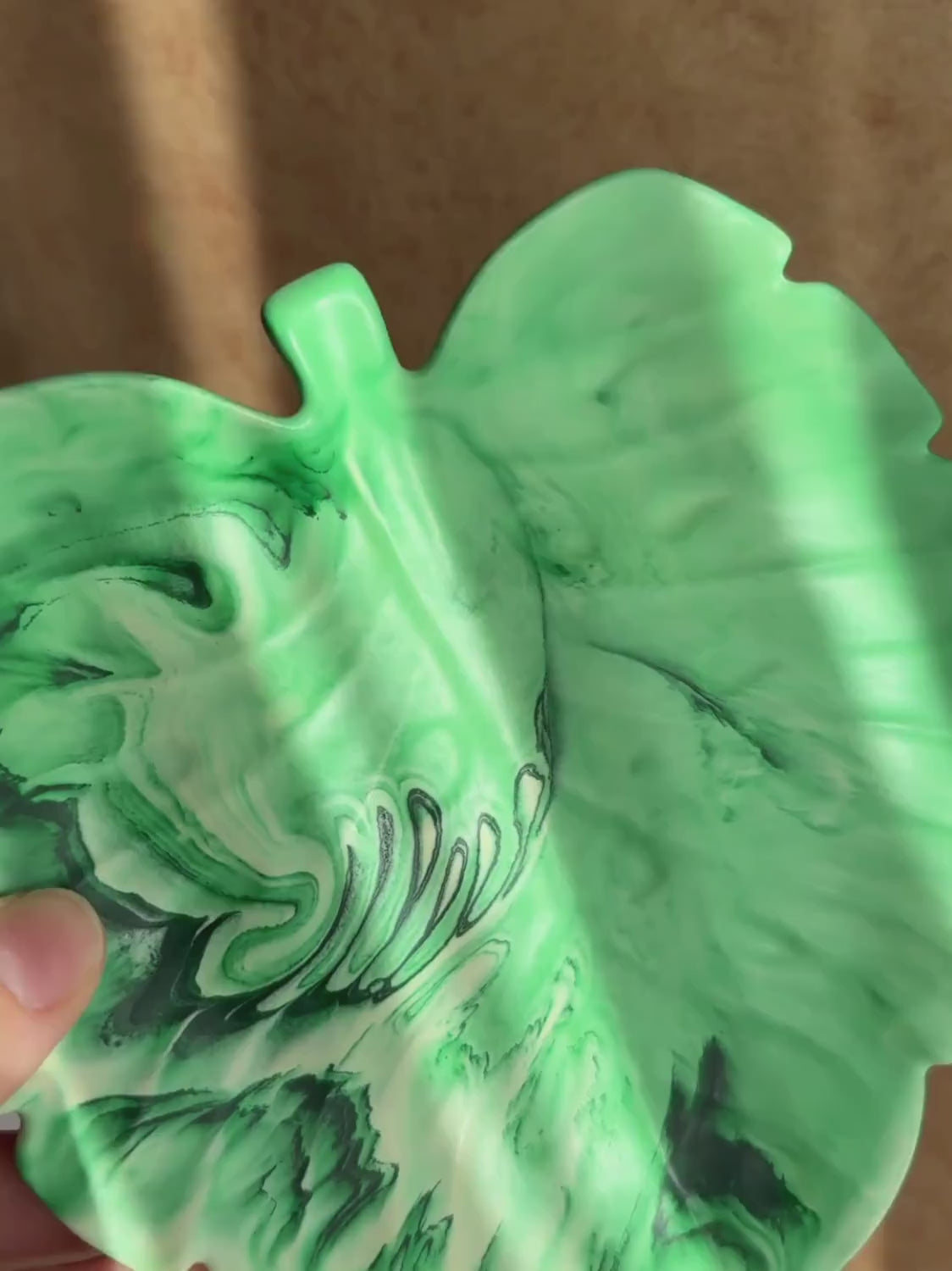 Plateau à bijoux feuille de Monstera marbré