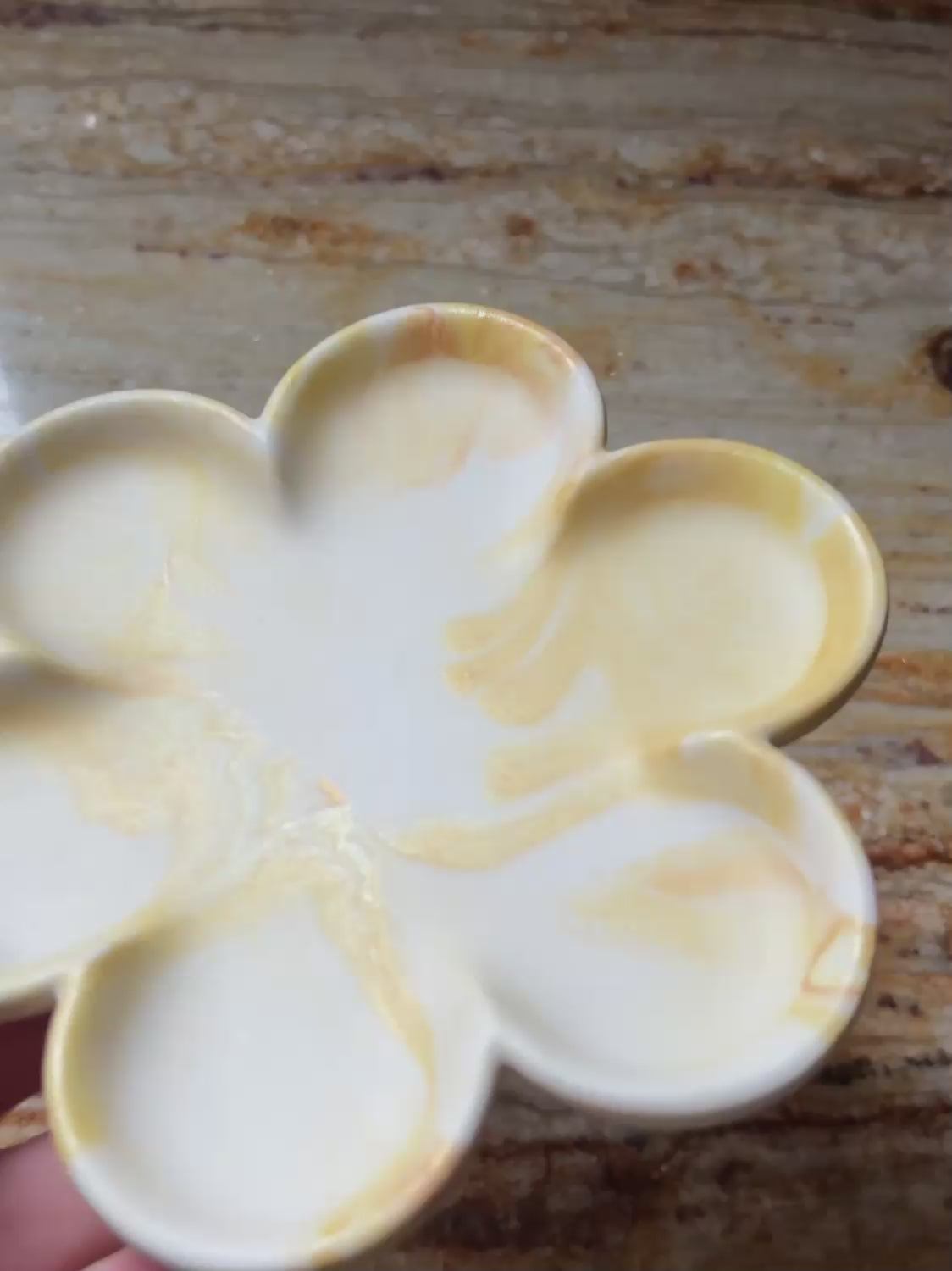 Plateau à bijoux Fleur – Série Phénix (or et jaune)