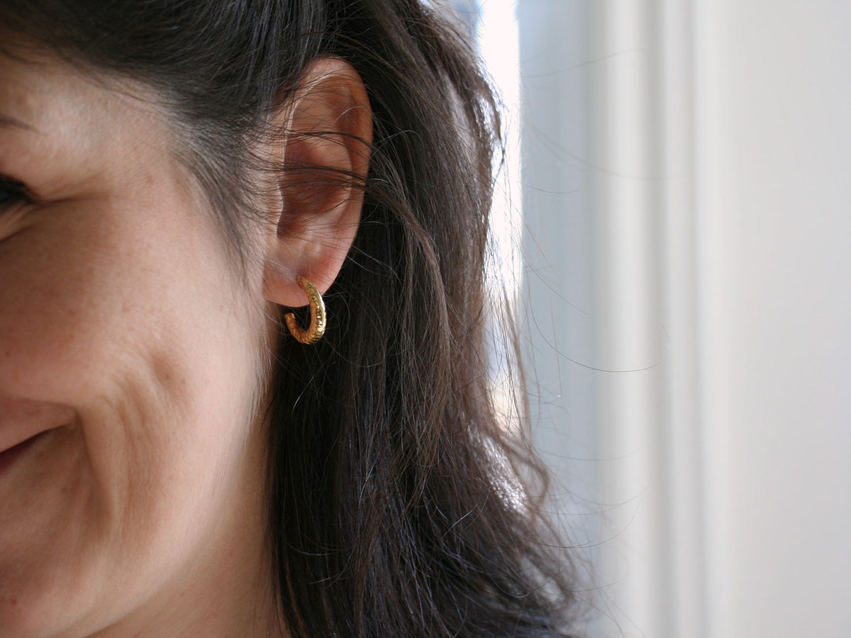 Clous d'oreilles Croissant de lune doré